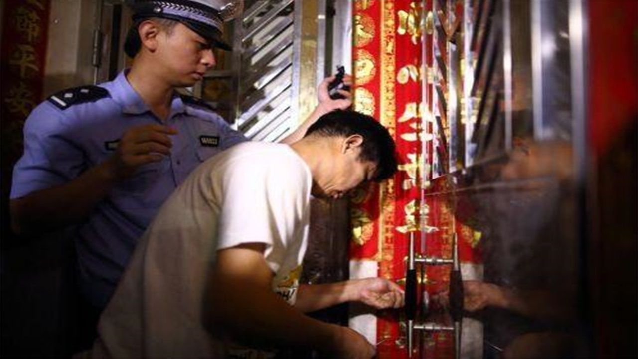 槐荫区请开锁师傅开了锁后，师傅为什么一般都不进门，就算主人请也不进去？